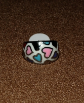 Кольцо, покрытое разноцветной эмалью Кольцо, покрытое разноцветной эмалью