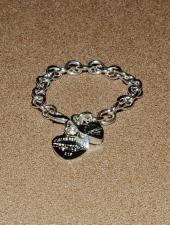 Браслет из крупных звеньев с подвесками