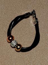 Браслет на каучуковом шнурке