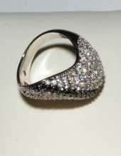 Кольцо с белыми и черными цирконами Кольцо с белыми и черными цирконами