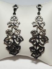 Серьги подвески с разноцветными стразами Серьги подвески с разноцветными стразами