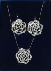 Серьги с кристаллами Swarovski «Цветок» Серьги с кристаллами Swarovski «Цветок»